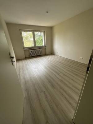 Moderne und helle Balkon-Wohnung in ruhiger Wohnsiedlung - mit Bodenbelag und verspachtelten Wänden – 47169 Duisburg – Vorschaubild 9