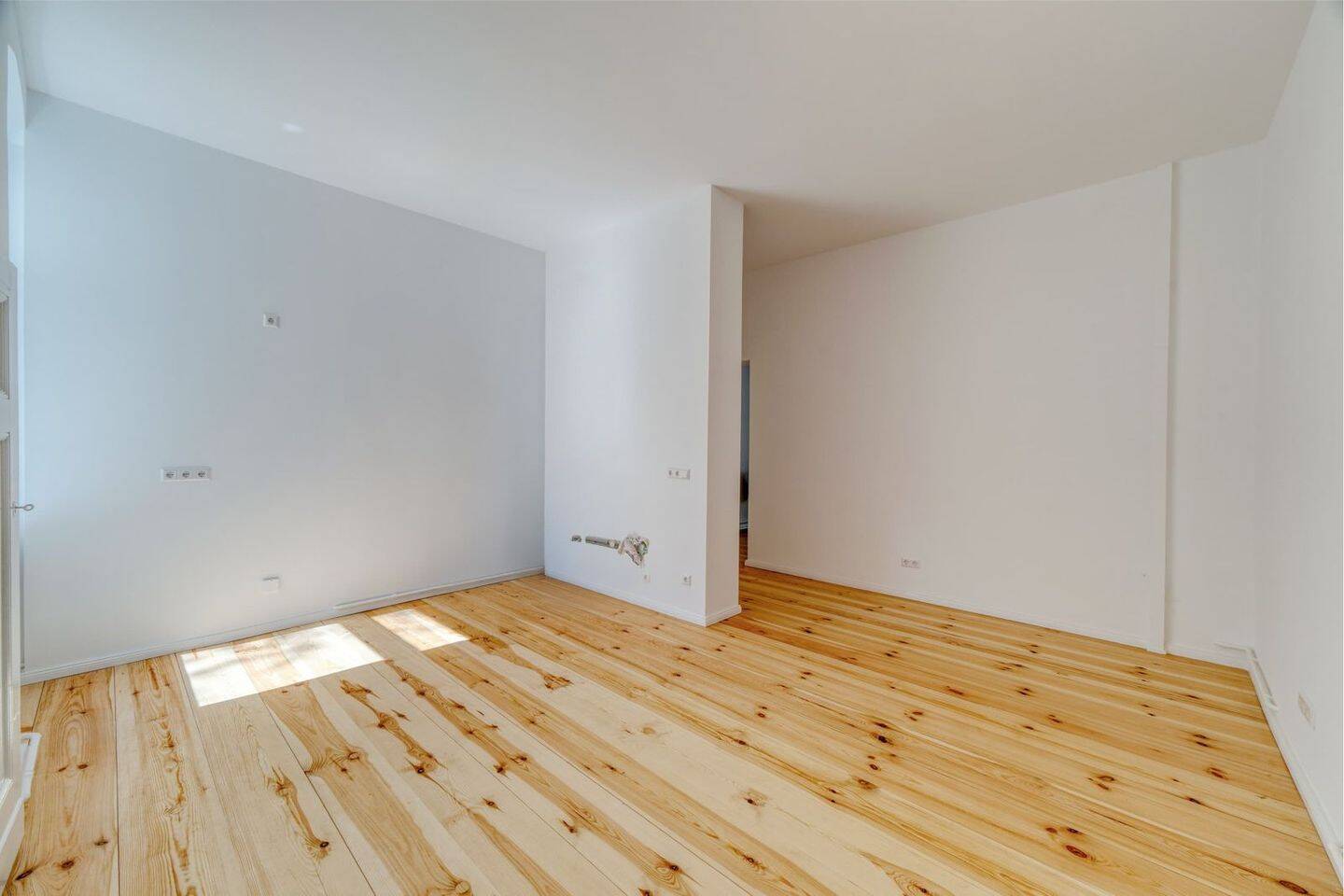 Stilvolle 2-Zimmer-Altbauwohnung mit Balkon und Stuck nahe Schloßstraße – Berlin – Vorschaubild 5