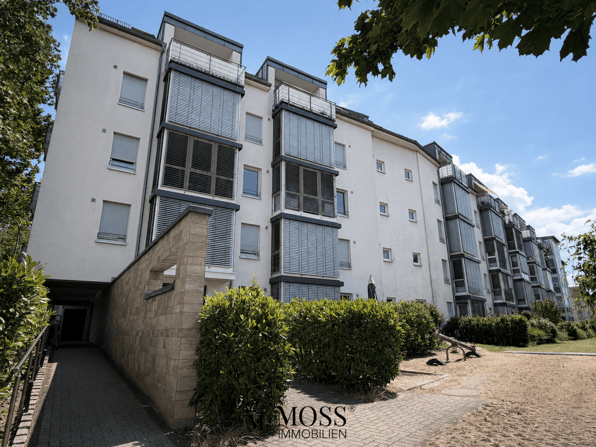 Helle 2-Zimmer-Wohnung, 70 m², BJ 2010, Balkon, TG & Aufzug in Freiburg ab Nov. Leerstehend – 79114 Freiburg im Breisgau – Bild 1 von 9