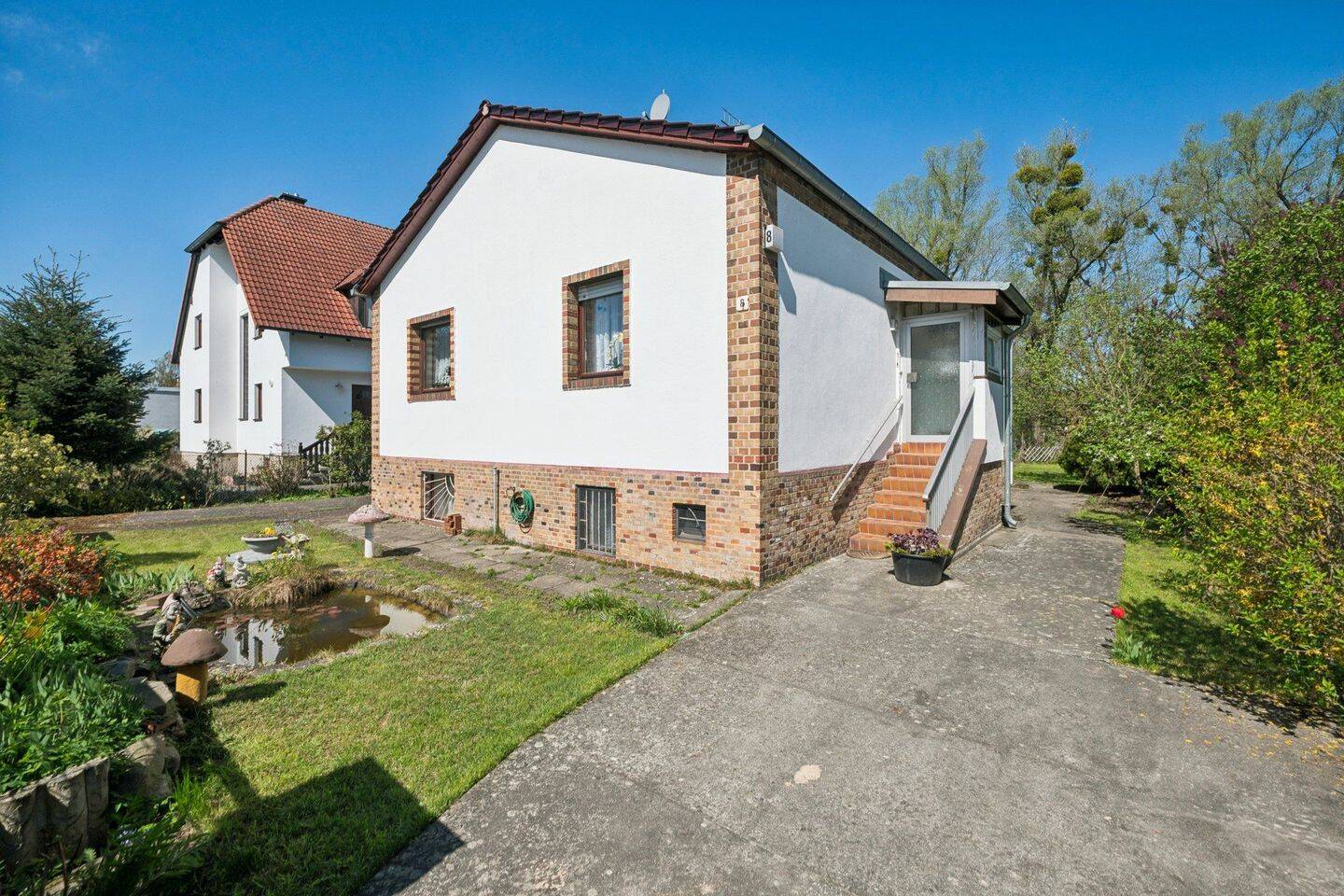 Gemütliches Einfamilienhaus mit Wohnkeller und Garage – Berlin – Bild 1 von 9