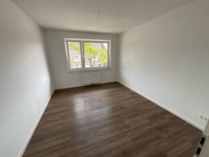 Kernsaniert: 2 Zimmer Wohnung mit Balkon in guter Lage – 22459 Hamburg – Vorschaubild 3