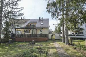 Großzügige DHH mit 2 WE auf 1.181m² Grundstück und Entwicklungspotenzial