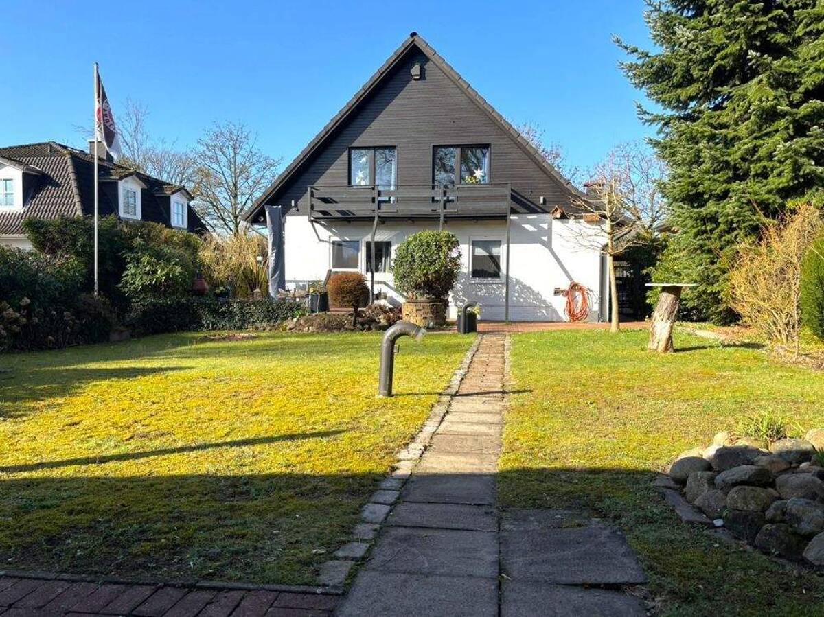 Zwischen drei Naturschutzgebieten in herrlich ruhiger Lage - schönes Zweifamilienhaus mit 9-Zimmern! – 22395 Hamburg – Bild 1 von 9