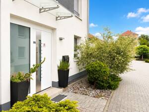 Modernes 5-Zimmer-Reihenendhaus: Wohnkomfort auf 3 Etagen für die ganze Familie – 1129 Dresden – Vorschaubild 2