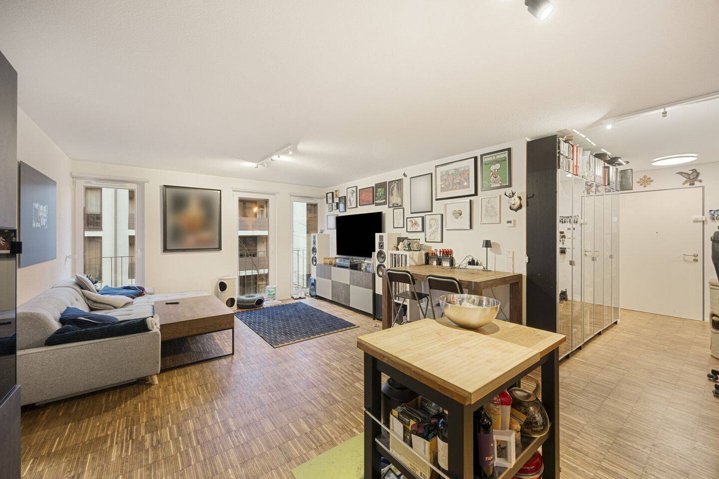 Junge 2-Zimmer-Wohnung mit moderner Ausstattung und Tiefgaragenstellplatz in Kalk. – Köln – Vorschaubild 2