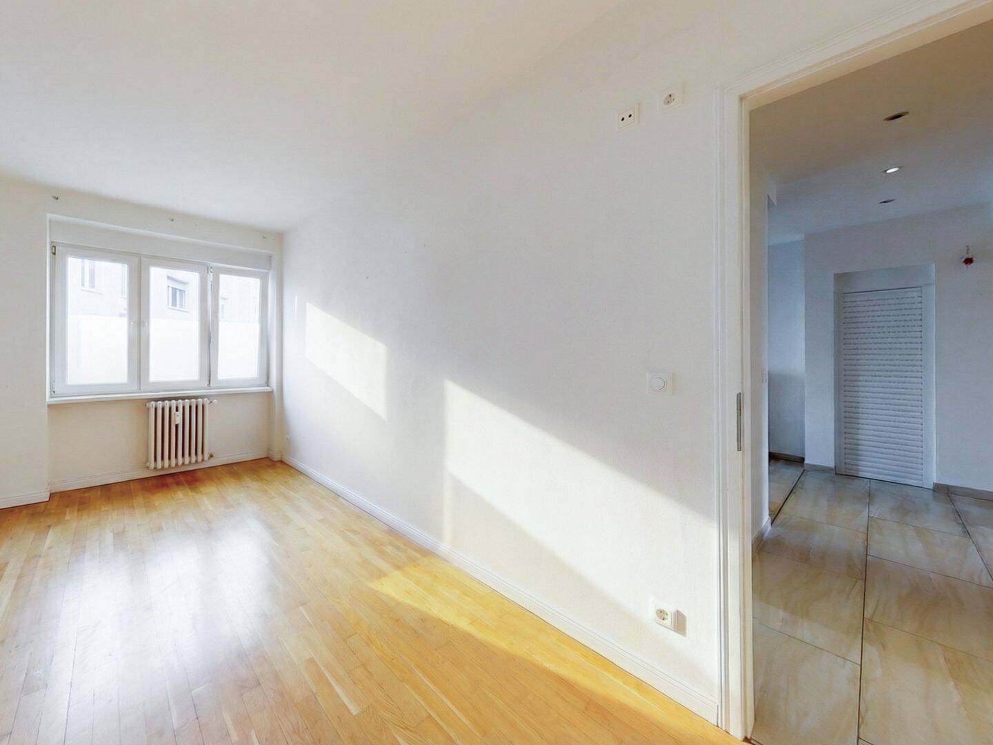 Modern saniert, klassisch geschnitten: 3-Zimmer-Wohnung mit Parkett – Berlin – Bild 1 von 9
