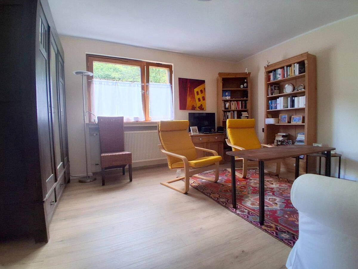 FAMILIENNEST IN WIESBADEN-SONNENBERG! Ein-bis Zweifamilienhaus mit großem Grundstück *Erbpacht* – Wiesbaden – Vorschaubild 3