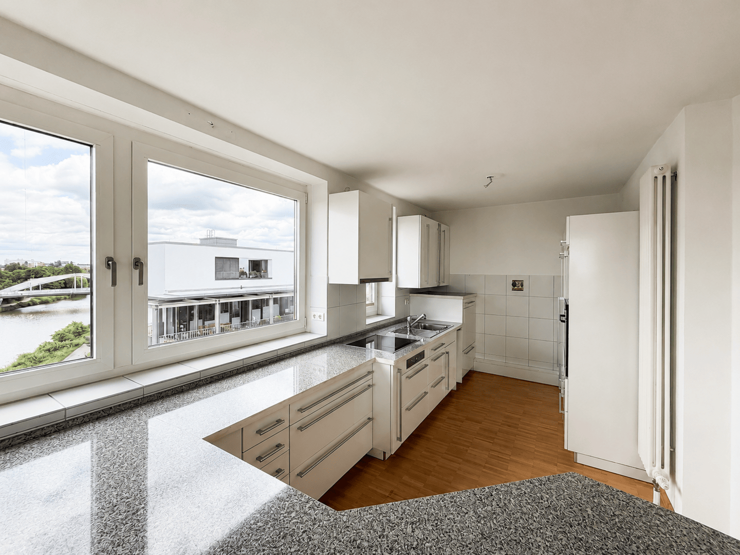 Außergewöhnliches Penthouse in Wasserlage - Privatsphäre, Weitblick und Wohnkomfort auf einer Ebene – Hannover – Vorschaubild 9