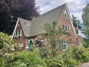 Hamburg-Zylinderviertel: Verwunschenes Anwesen mit parkähnlichem Grundstück und würdigem Buchenhain – 22529 Hamburg – Vorschaubild 1