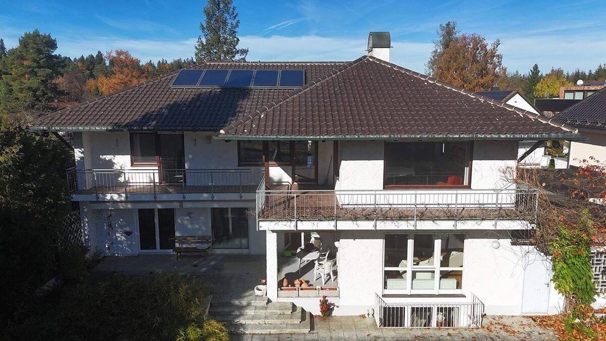 Großzügiges Mehrgenerationenhaus mit 9 Zimmern, 3 Bädern und Außen-Pool in Bestlage Trudering – 81827 München – Bild 1 von 9