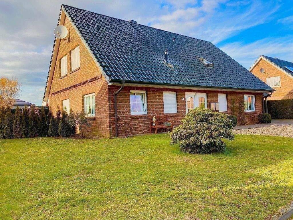 Traumhaftes Einfamilienhaus mit Einliegerwohnung in ruhiger Wohnlage von Nützen – Nützen – Bild 1 von 9