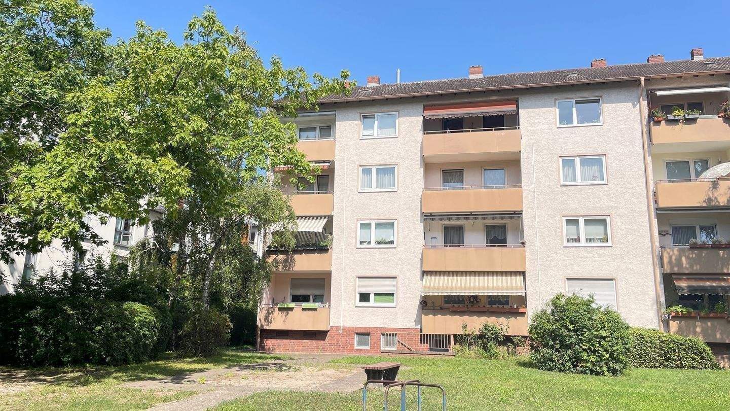 Gepflegte, ruhig gelegene und helle 4-ZKB-Loggia-Wohnung in reinem Wohngebiet von Mainz-Gonsenheim – Mainz – Bild 1 von 9
