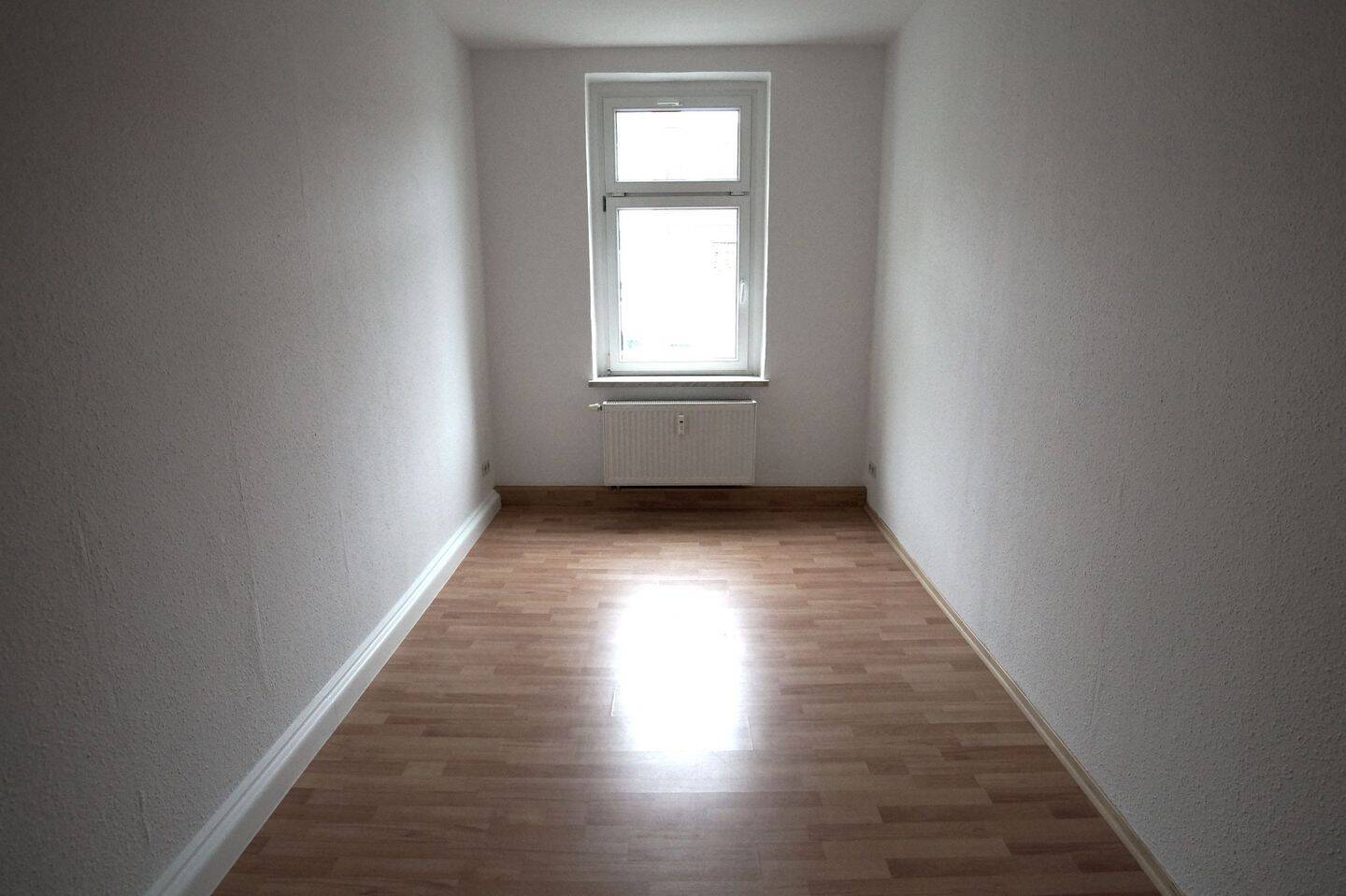 2-Zimmer-Wohnung in Lindenau, Laminat, Badewanne – Leipzig – Vorschaubild 4