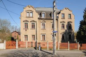 Cossebaude - denkmalgeschütztes Mehrfamilienhaus mit 6 Wohnungen und 2 Garagen – 1156 Dresden – Vorschaubild 2