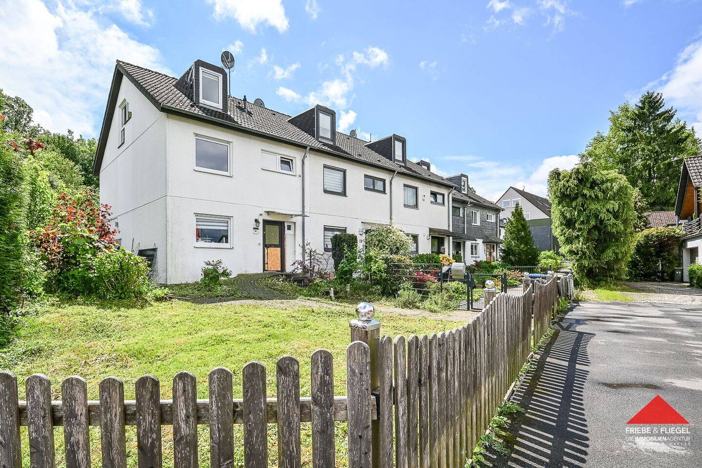 Sehr gepflegtes Reihenendhaus mit Garage und Kfz-Stellplatz