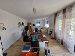 4-Zimmer Wohung inkl. Terrasse und Garten + 2 Stellplätze (1 Stellplatz im Carport)
