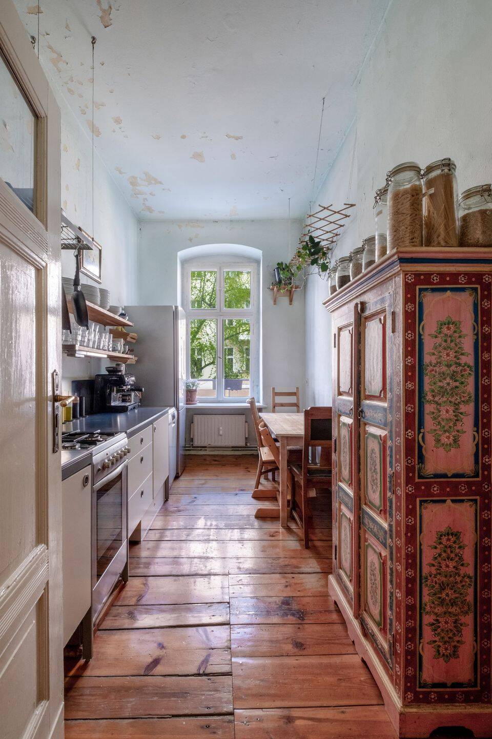 Altbau-Klassiker mit historischem Stuck und drei Balkonen im Winskiez – Berlin – Vorschaubild 3