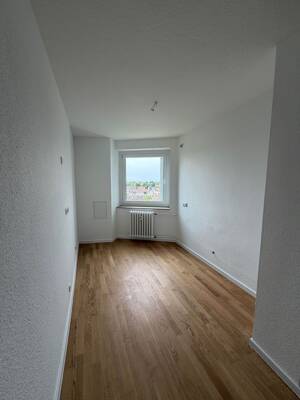 3,5 Zimmer-Whg mit Domblick, Einbauküche, begehb. Kleiderschrank, Tageslichtbad und separatem Büro/Kinderzimmer in Köln Mülheim – 51065 Köln – Vorschaubild 7