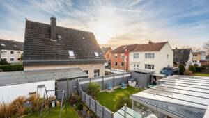 Solider Familientraum in Köln-Rath: Gepflegte DHH auf 157m2, mit 5 Zimmern, Garage und Garten! – 51107 Köln – Vorschaubild 1