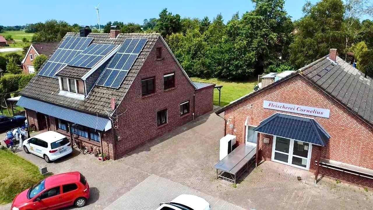 Vielseitiges Wohn- und Geschäftshaus mit 3 Einheiten, kernsanierter Fleischerei & PV-Anlage – Südbrookmerland – Bild 1 von 9
