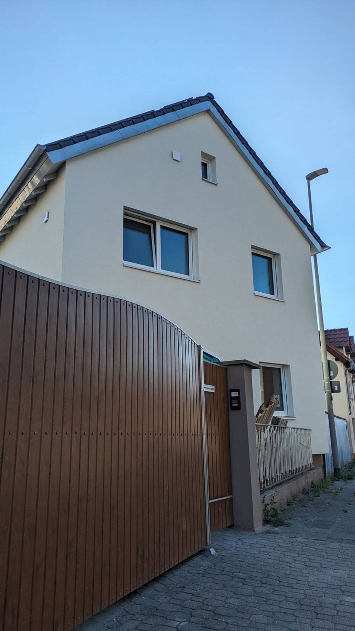 Erstbezug nach Kernsanierung: Energieeffiziente 70 m² Wohnung mit Balkon & Garage in Mutterstadt – 67112 Mutterstadt – Bild 1 von 8