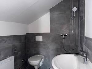Großzügige 2,5-Zimmer-Wohnung im Dachgeschoss – 83404 Ainring – Vorschaubild 6