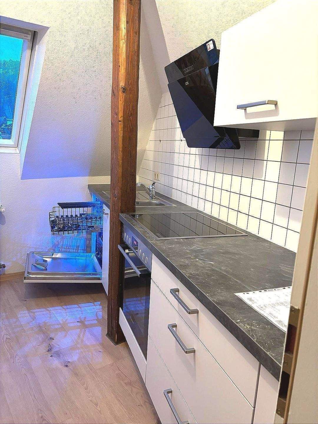 Frei ab sofort / 3-Zimmer-Dachgeschosswohnung im 3. Obergeschoss (ohne Aufzug) / neue Einbauküche – Traben-Trarbach – Vorschaubild 3