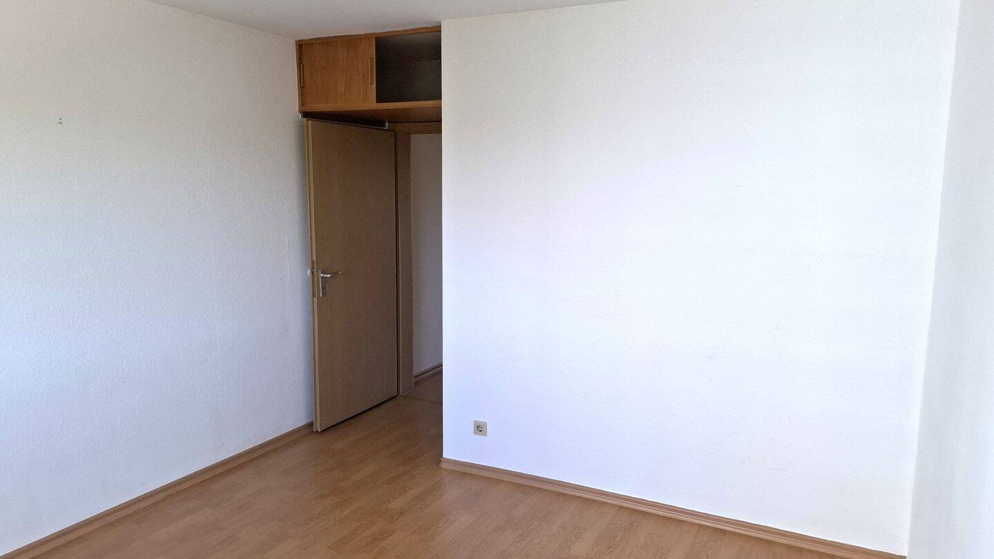 Helle 4 Zimmer Wohnung mit Weitblick, schönem Balkon und dem Luxus einer Garage – Karlsruhe – Vorschaubild 8