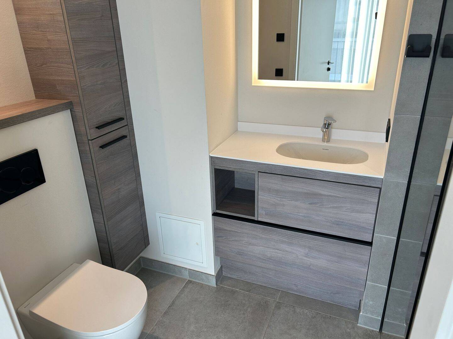 Vollmöbliertes Apartment mit Balkon in zeitlos schönem Design | ab sofort verfügbar! – Düsseldorf – Vorschaubild 3