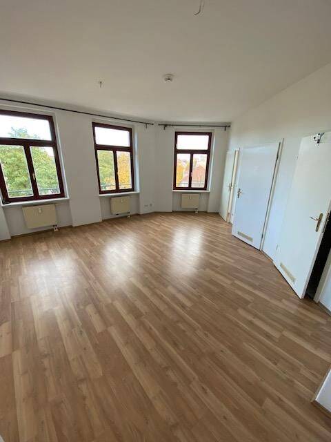 Freundliche helle 2-R-Wohnung in MD-Stadtfeld -Ost ca 46m² im 3.OG mit EBK. zu vermieten !