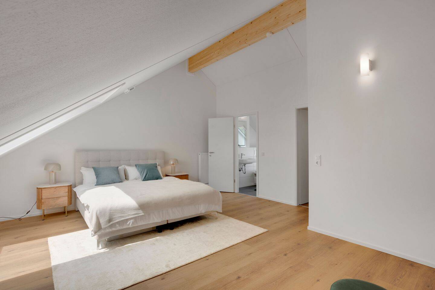 Smart. Effizient. Modern! Premium-Reihenhaus mit Garten, 2 Stellplätzen & Neuer Küche – Herbrechtingen – Vorschaubild 6