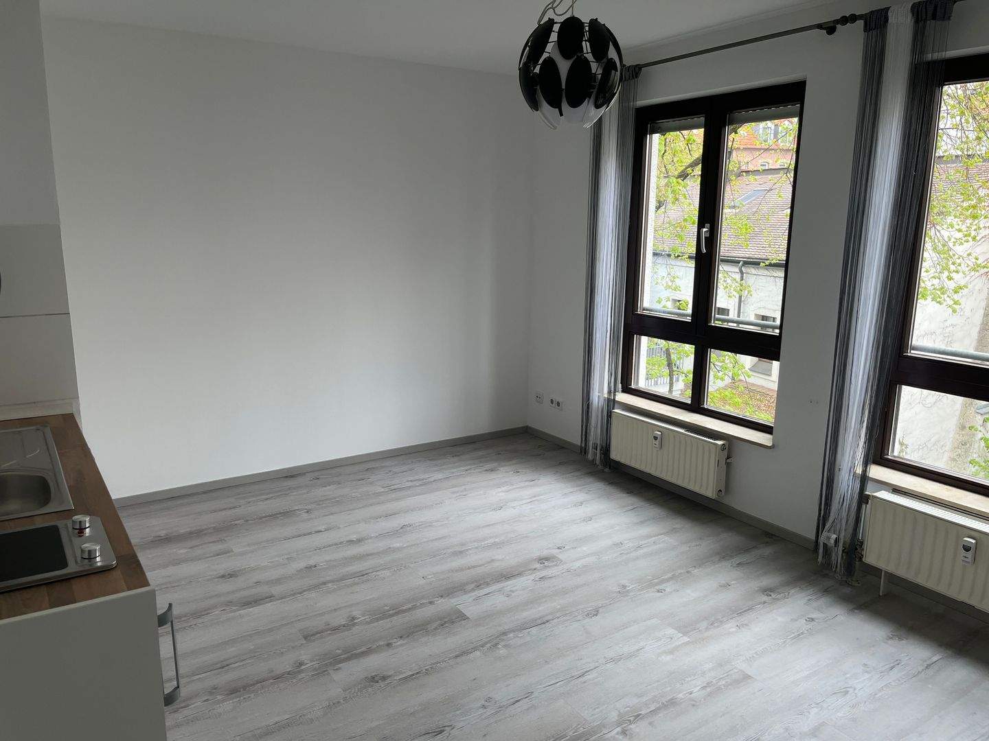 Gemütliche und helle 1 Zimmer-Wohnung zum Innenhof ausgerichtet, mit neuer Küchenzeile, modernem Duschbad, 2. OG - Nähe Nordklinikum – Nürnberg – Vorschaubild 2