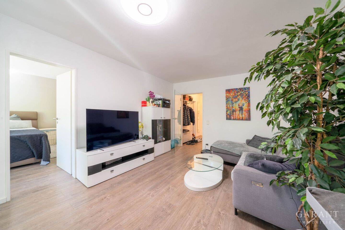 Sonnige und charmante Wohnung mit Balkon und gepflegter Ausstattung – München – Vorschaubild 2