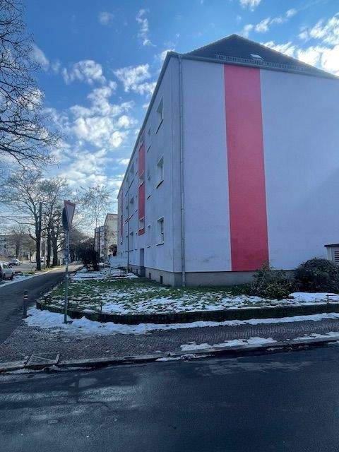 Bezahlbare 3-Zimmer in Fermersleben mit Badewanne und Balkon und Blick auf den grünen Hof! – Magdeburg – Vorschaubild 2