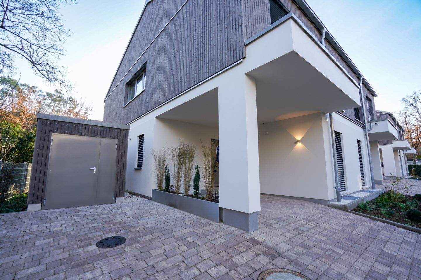 Neubau, Erstbezug: R6 – Leben am Burgberg | Architektonisch außergewöhnliches Haus im Grünen – Erlangen – Bild 1 von 9