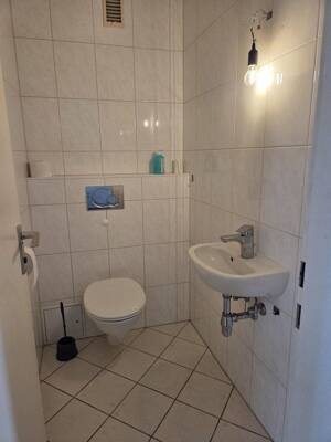 Helle, neu renovierte 2-Zimmer Wohnung mit Balkon und Tiefgarage – 90763 Fürth – Vorschaubild 4
