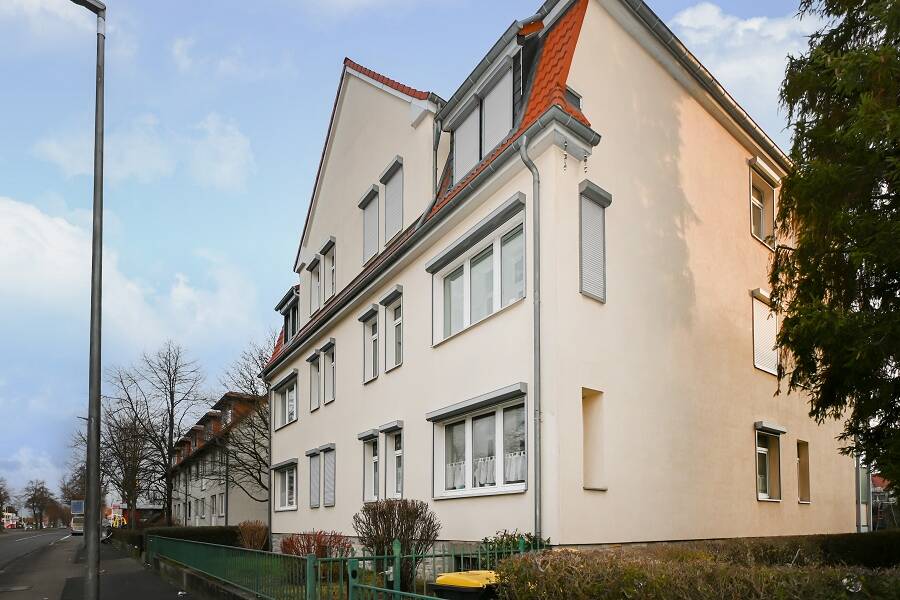 Attraktives Mehrfamilienhaus mit Baugrundstücken! – Göttingen – Vorschaubild 2