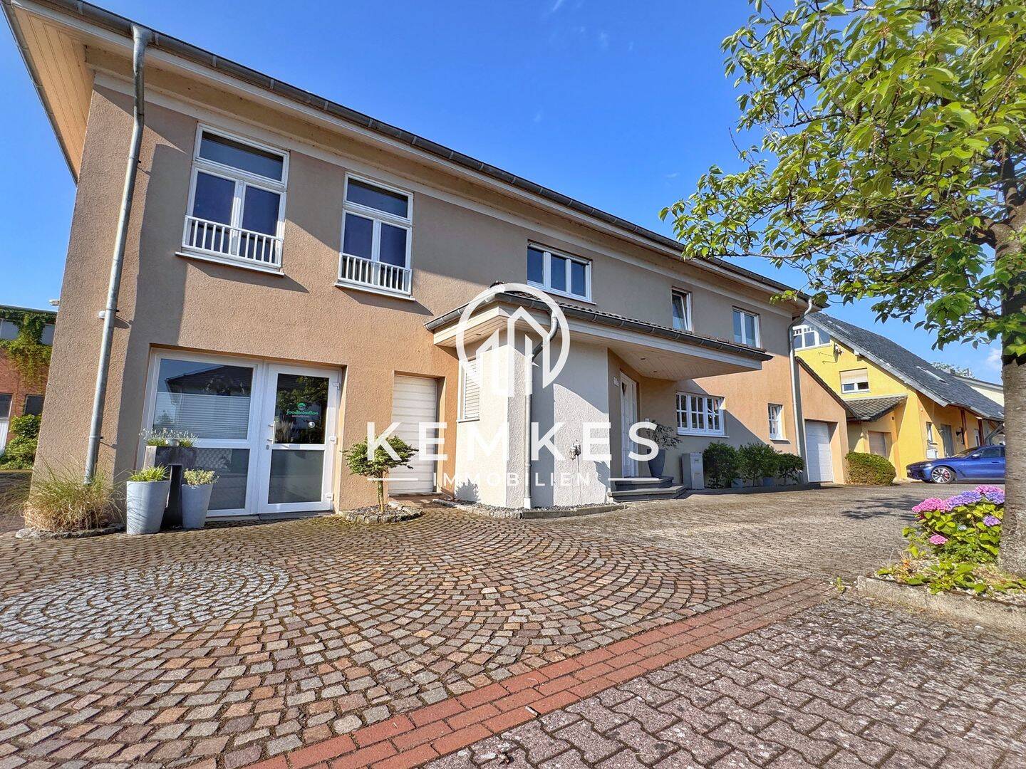 Exklusives Wohnen im privaten Wohnquartier – außergewöhnliches Anwesen mit vielfältigen Nutzungsmöglichkeiten in Rees – Rees – Vorschaubild 3