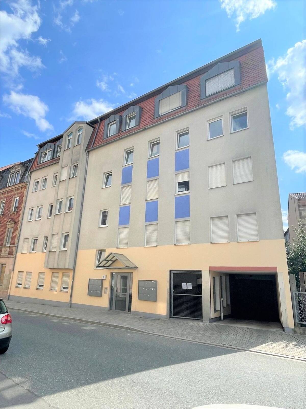 Großzügige 2-Zi-Wohnung mit Balkon, separater Küche und TG-Stellplatz in Fürth – 90766 Fürth – Bild 1 von 9