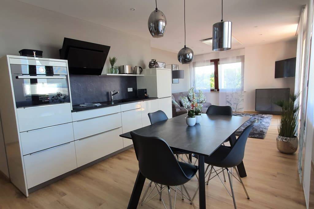 2-Zi Business Apartment mit grossem Balkon - Gemütlich und Hochwertig - Neubau
