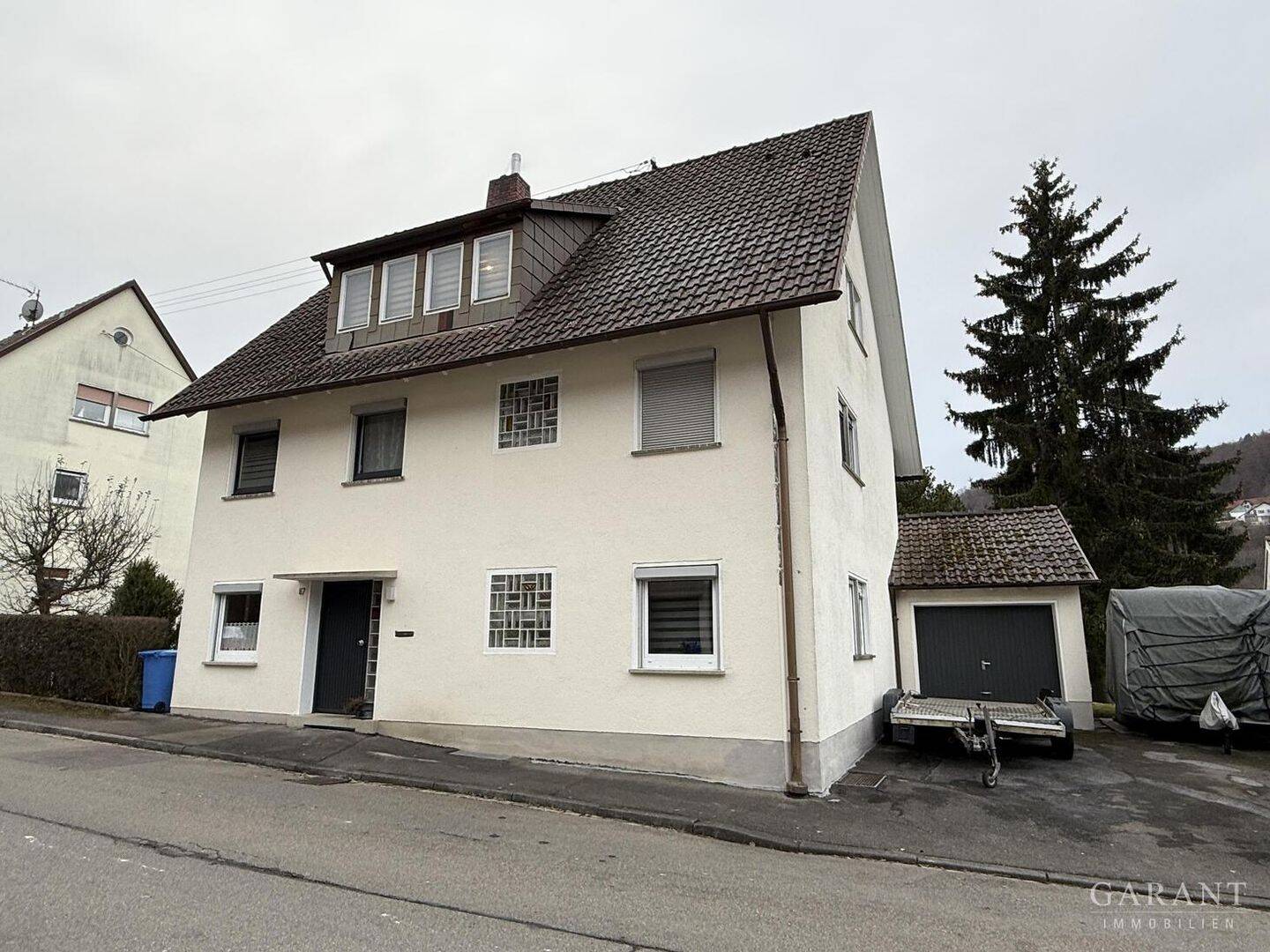 Das Haus für Ihre Familie - hell, großzügig, mit schönem Garten – Albstadt – Vorschaubild 2