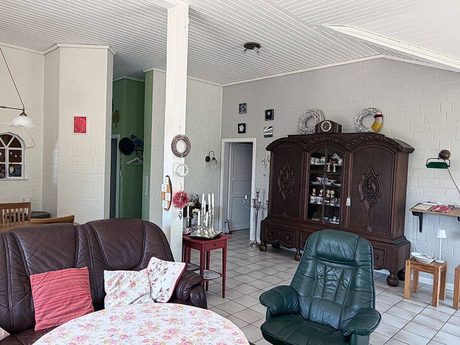 Emtinghausen: Wohnen im Grünen! Attraktives Einfamilienhaus auf 4.500 m² Traumgrundstück mit Teich. – Emtinghausen – Vorschaubild 5