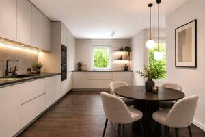 Traum im Grünen: Großzügige, modernisierte 2-Zimmer-Erdgeschosswohnung mit Terrasse – 80469 München – Vorschaubild 3
