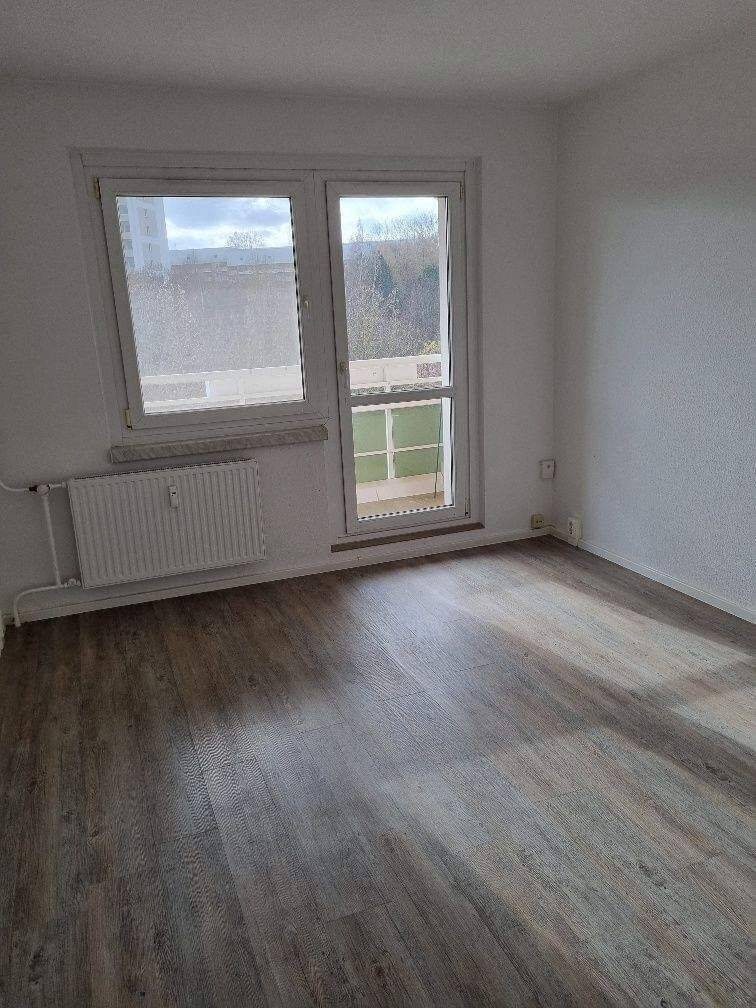 4 Raumwohnung mit 2 Bädern, 2 Balkonen und Einbauküche – Chemnitz – Vorschaubild 7