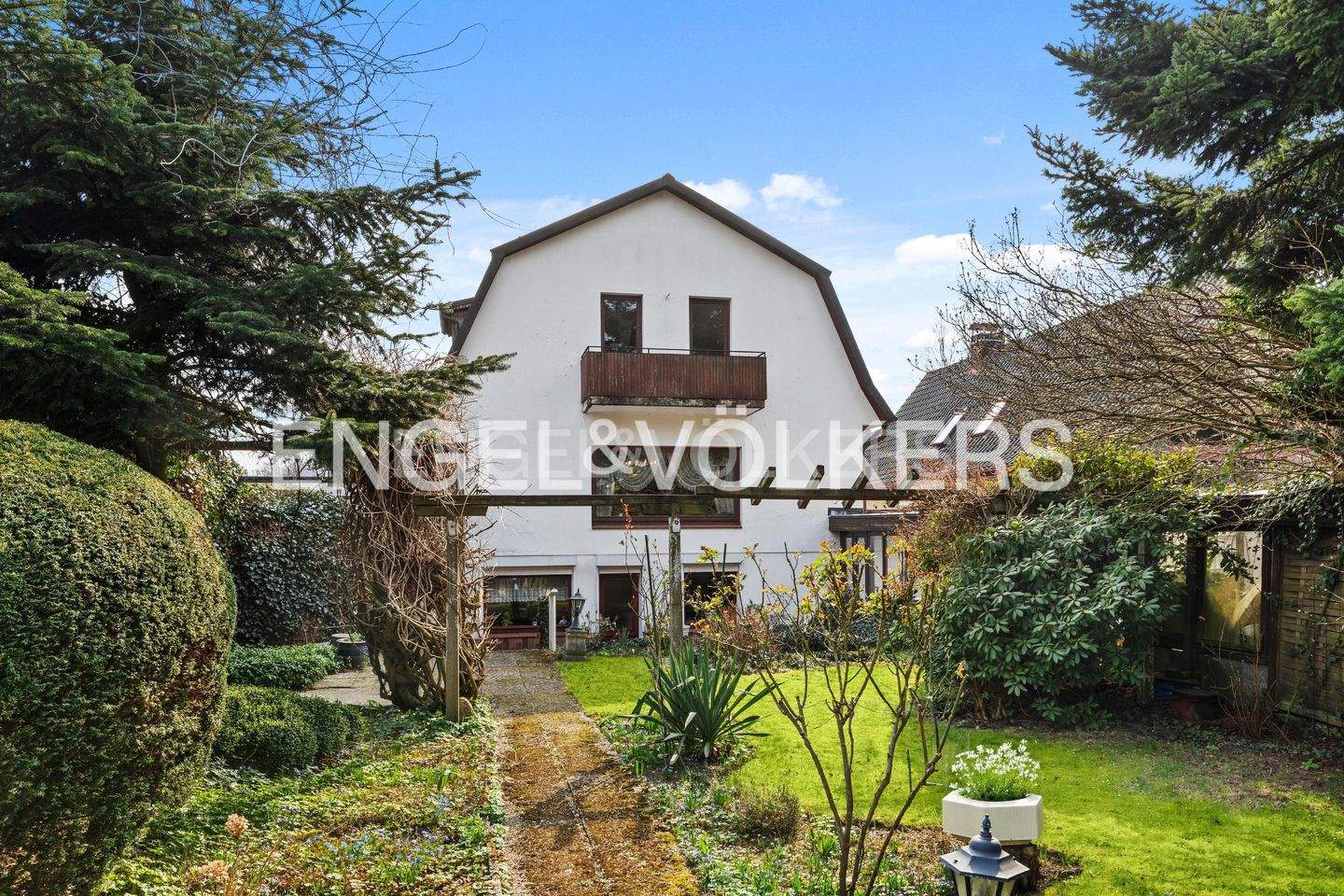 Großzügiges Einfamilienhaus mit Garten & separatem Bungalow – Hamburg – Bild 1 von 9
