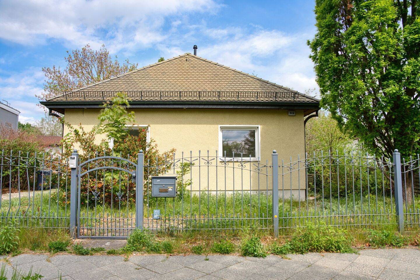 Wohnen mit viel Platz, Einfamilienhaus mit zusätzlicher Ebene und Gartenparadies – Berlin – Vorschaubild 2