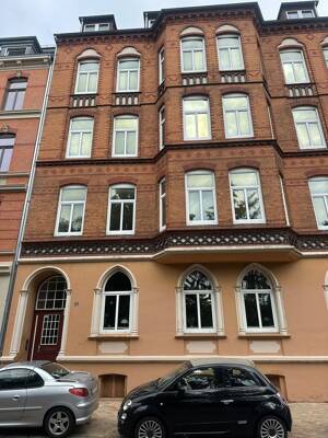 Geräumige 5,5 Zimmer Wohnung in zentraler Lage von Kiel zu vermieten!