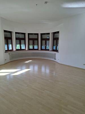 Großzügig geschnittene 3-Zimmer Altbauwohnung in der Oststadt
