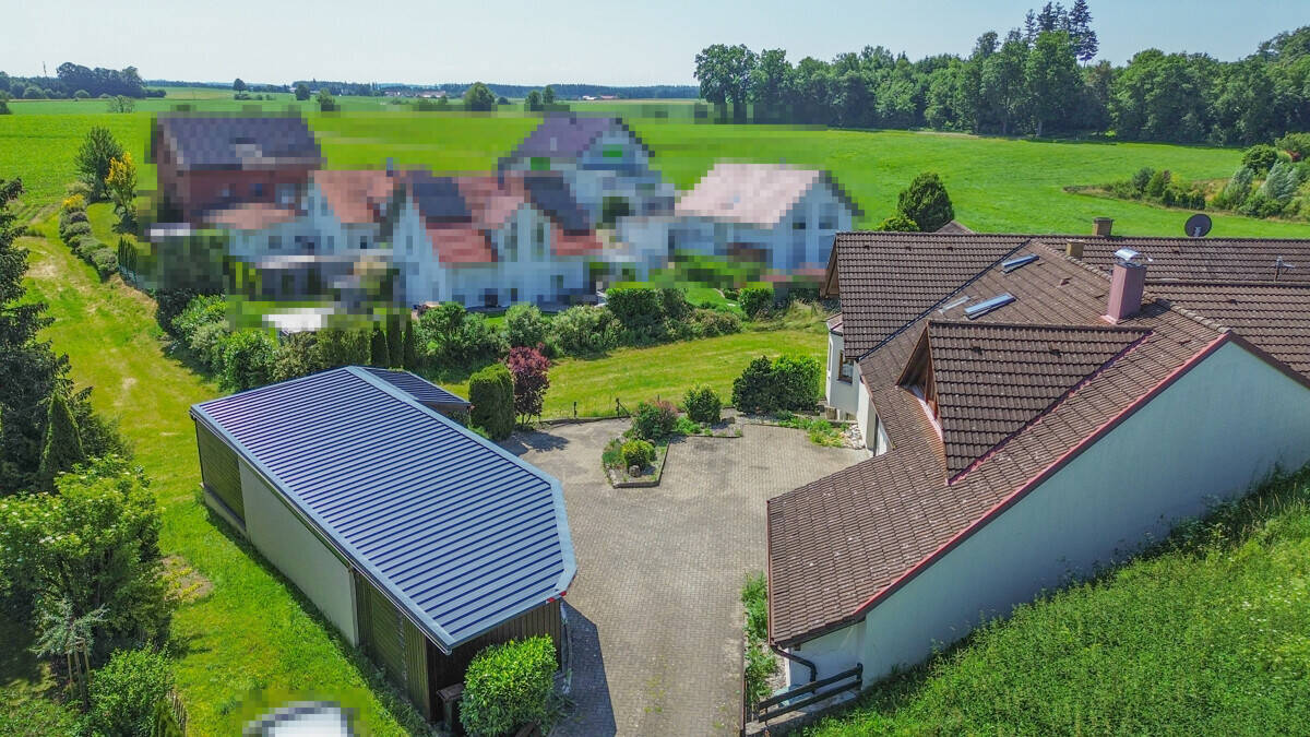 Wohnhaus mit drei Einheiten, Wintergarten und großem Grundstück in unverbaubarer Ortsrandlage – Bad Waldsee – Vorschaubild 7
