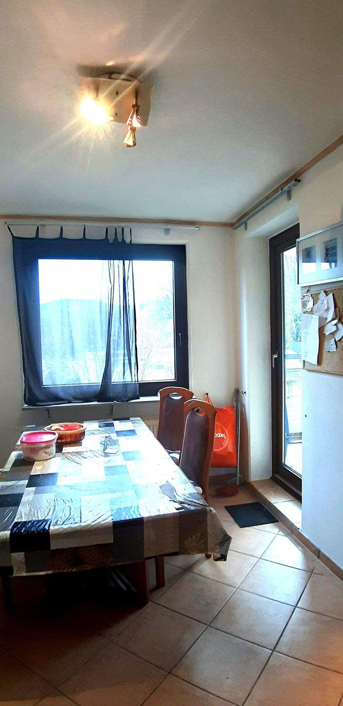 Großzügige Eigentumswohnung im 4. OG mit Fahrstuhl, Balkon und traumhaftem Blick über den Teutoburger Wald - 5 ZKB, Gäste-WC, Balkon und Garage – Bielefeld – Vorschaubild 4